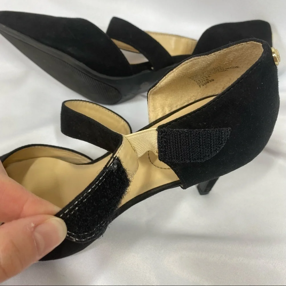 Liz Claiborne | Black Pointed Toe Velvet Heels Strap Women's Size 9.5